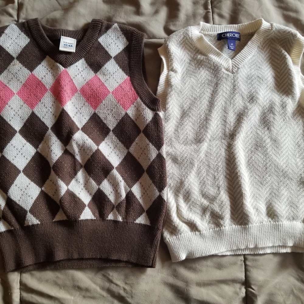 Bundle of 2 sweater vest size 4
